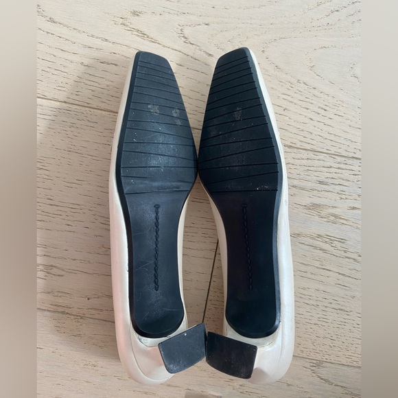 Stuart Weitzman “Mr. Seymour” Taupe Leather Kitten Heels – Size 8SS (AAAA), - Picture 8 of 9